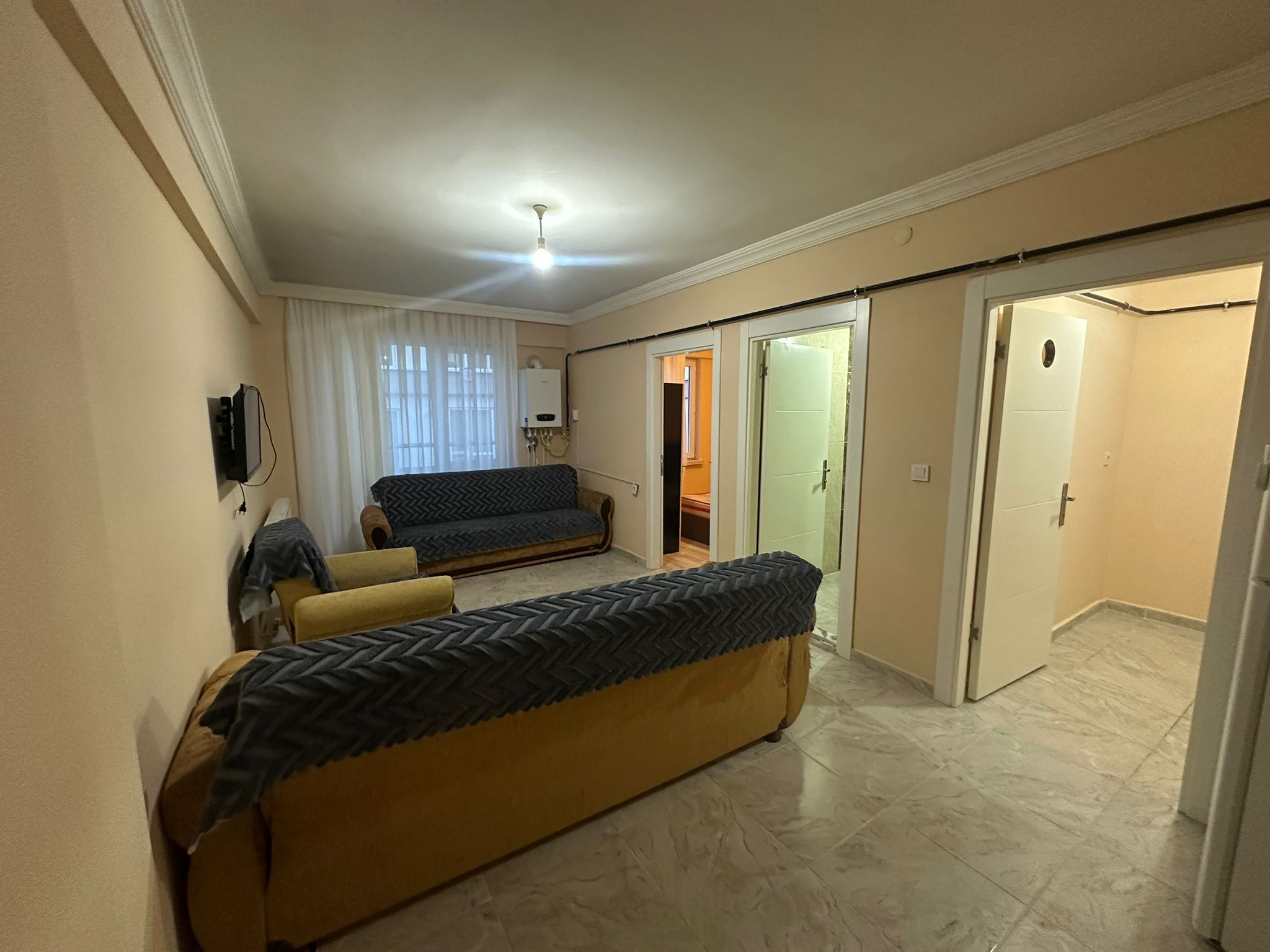 ERENLERDE MERKEZİ KONUMDA 2+0 GENİŞ KİRALIK DAİRE