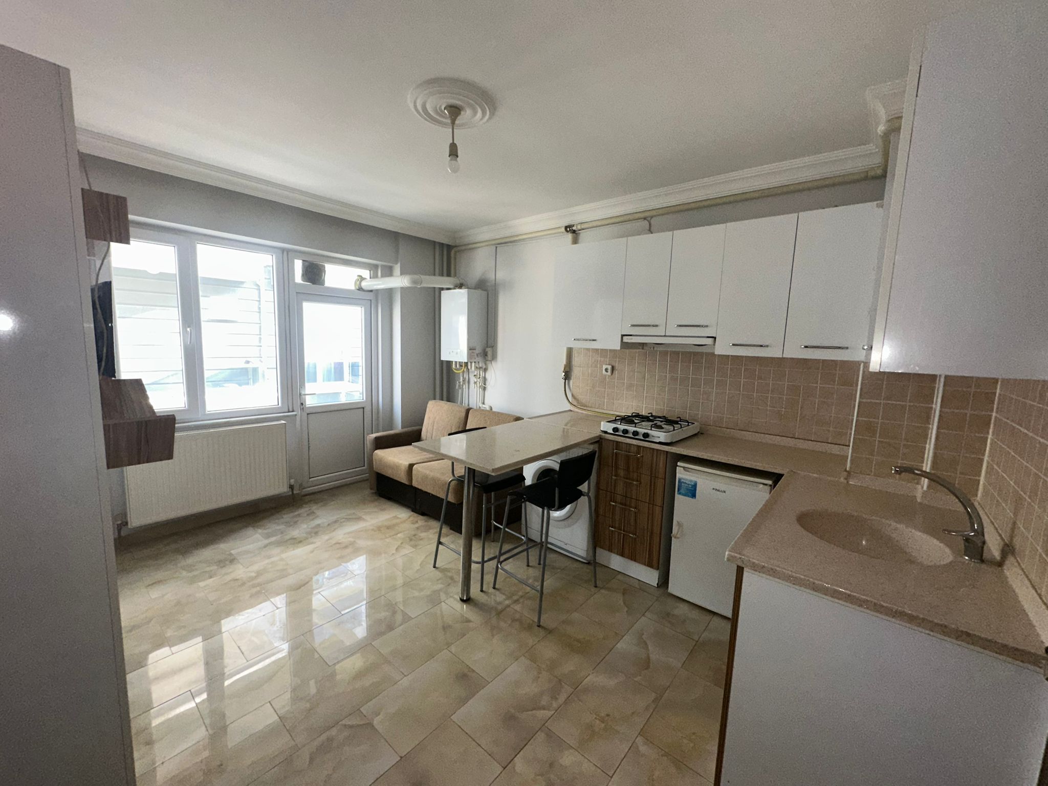 ERENLERDE MERKEZİ KONUMDA 1+0 KİRALIK DAİRE