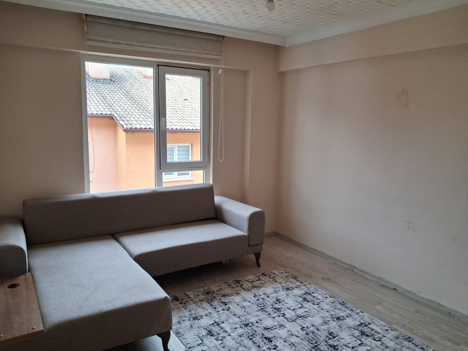 ERENLERDE 2+0 SEVGİ YOLUNDA MERKEZİ KONUMDA KİRALIK DAİRE