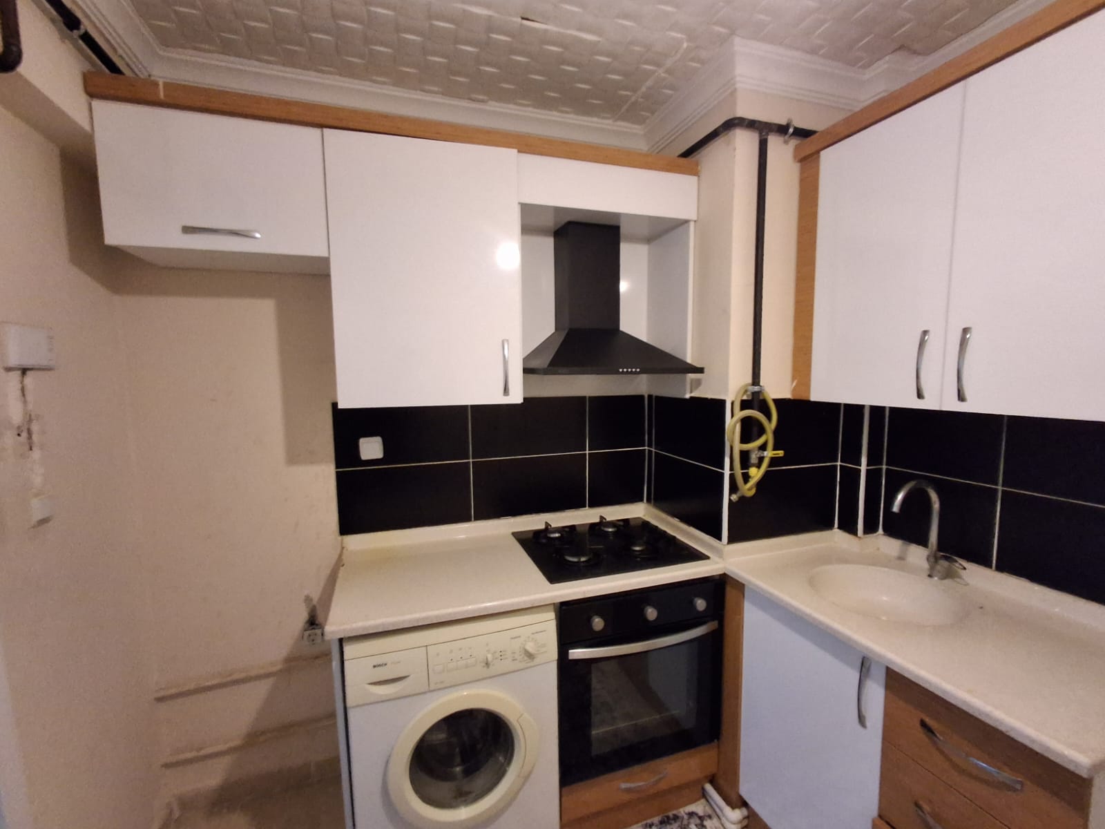 ERENLERDE 2+0 SEVGİ YOLUNDA MERKEZİ KONUMDA KİRALIK DAİRE