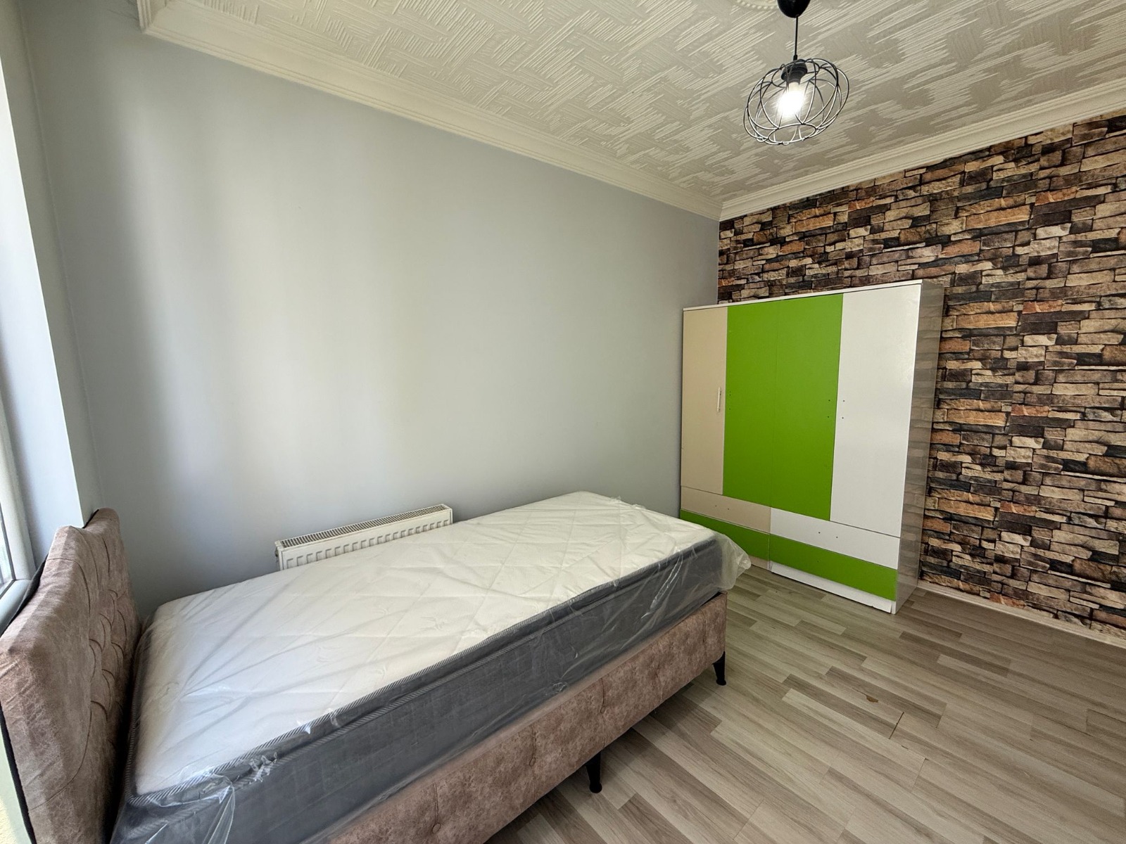 ERENLERDE MERKEZİ KONUMDA UYGUN FİYATLI 2+0 SATILIK DAİRE