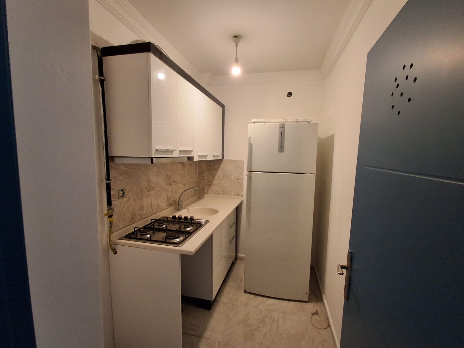 ERENLERDE MERKEZİ KONUMDA 2+0 KİRALIK DAİRE