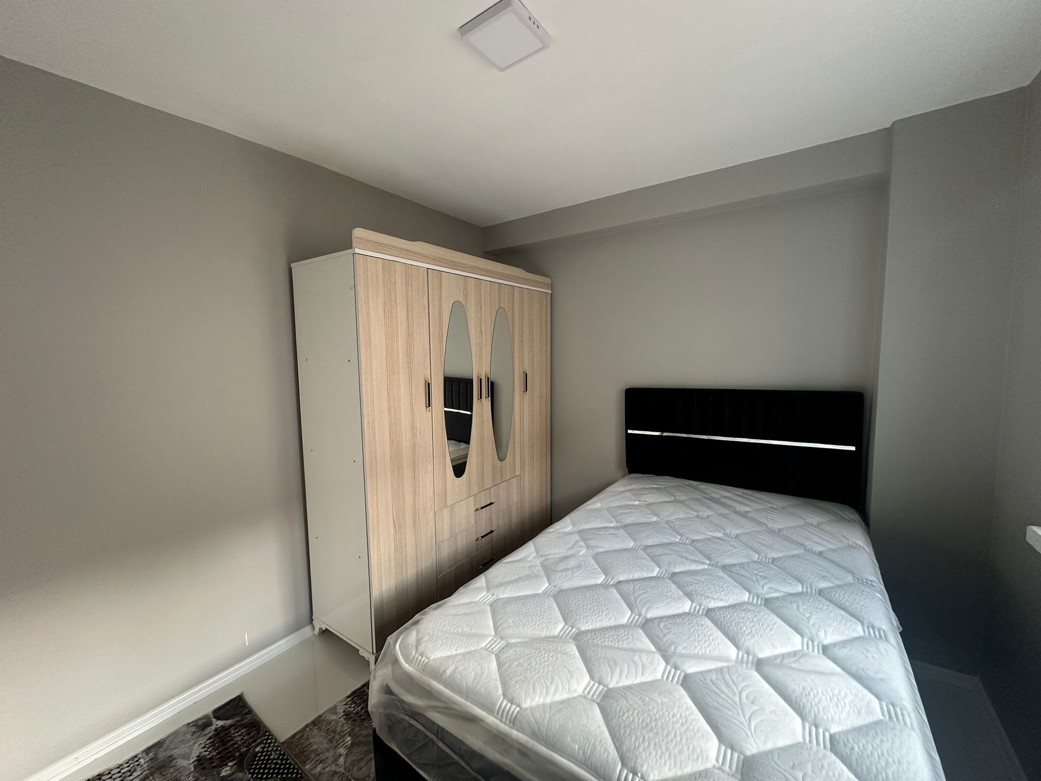 ERENLERDE MERKEZİ KONUMDA 1+1 KİRALIK SIFIR DAİRE