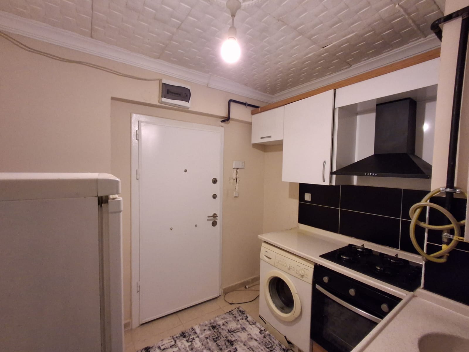 ERENLERDE 2+0 SEVGİ YOLUNDA MERKEZİ KONUMDA KİRALIK DAİRE