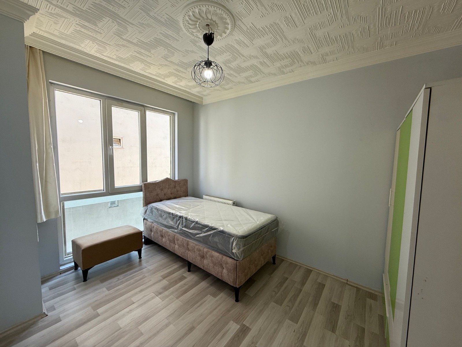 ERENLERDE MERKEZİ KONUMDA UYGUN FİYATLI 2+0 SATILIK DAİRE