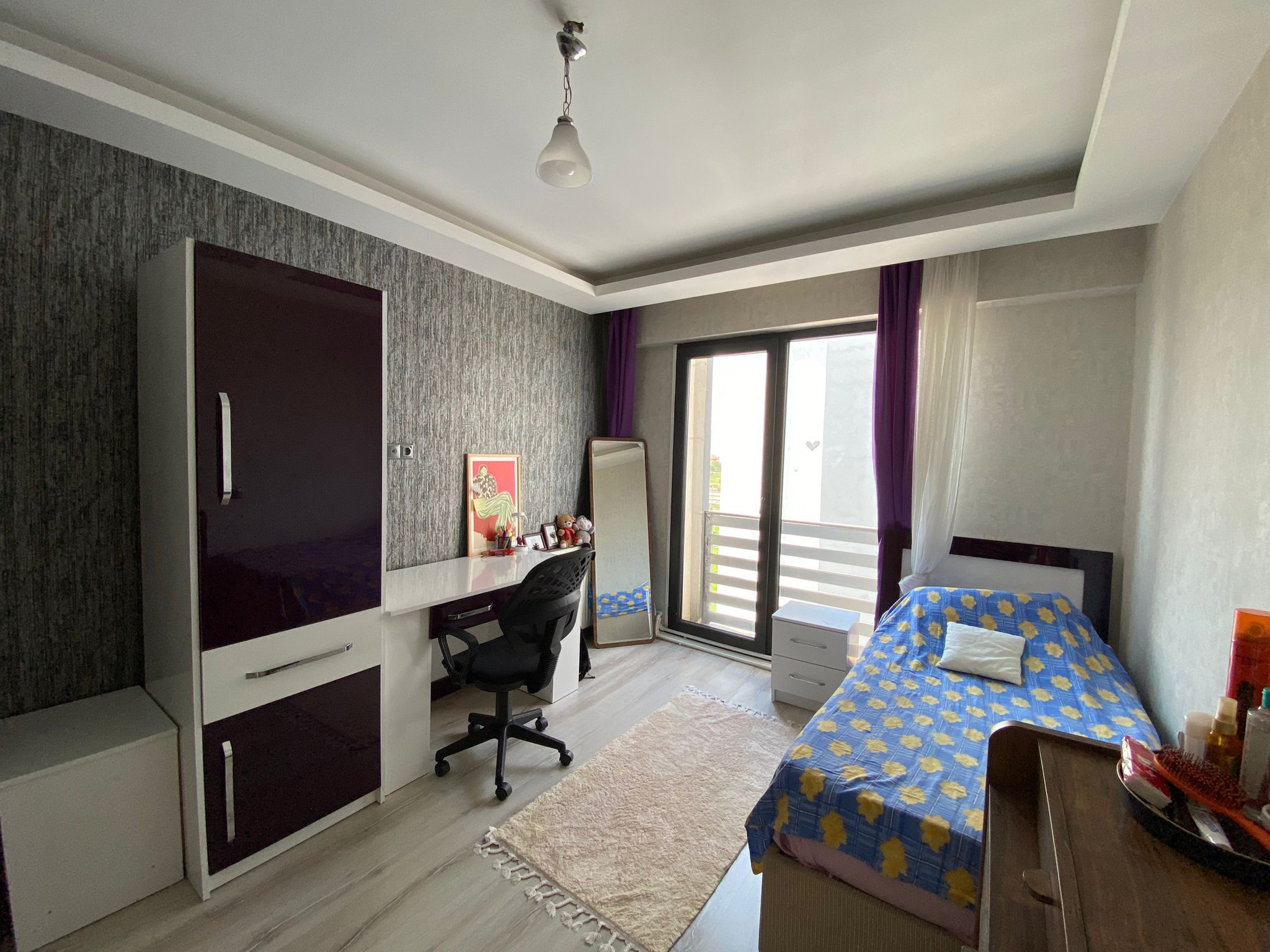 ERENLERDE MERKEZİ KONUMDA GENİŞ 2+0 SATILIK DAİRE