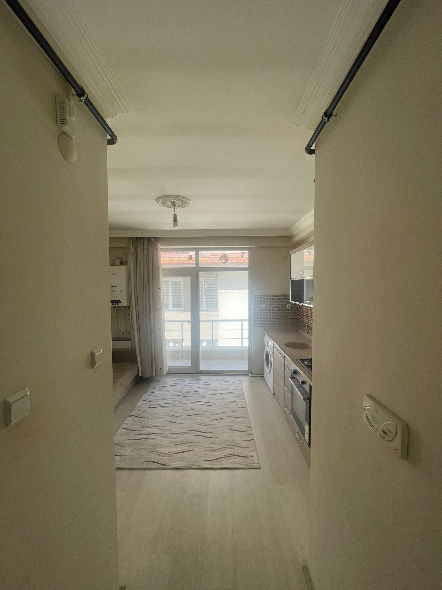 ERENLERDE 1+1 MERKEZİ KONUMDA KİRALIK DAİRE