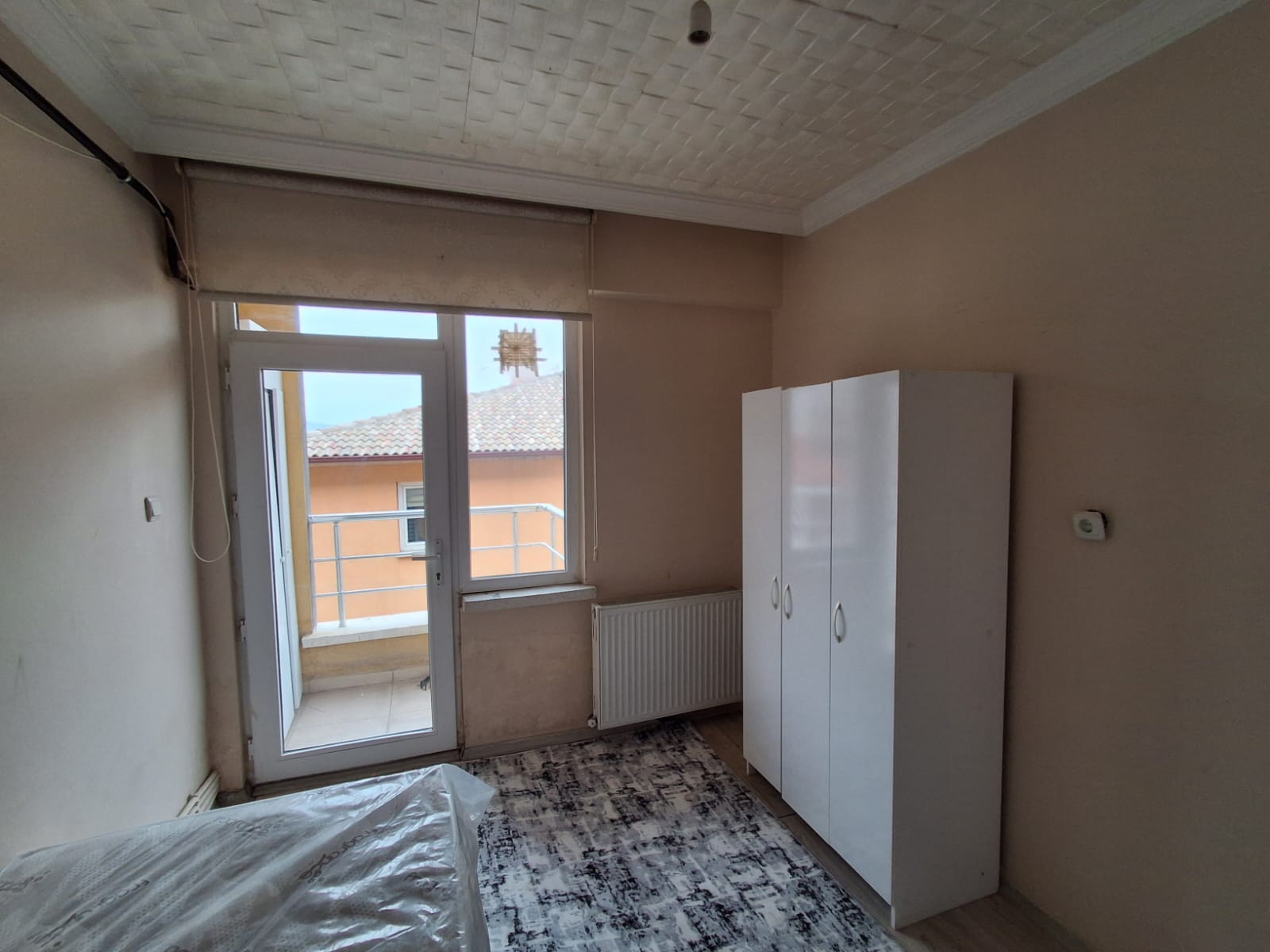 ERENLERDE 2+0 SEVGİ YOLUNDA MERKEZİ KONUMDA KİRALIK DAİRE