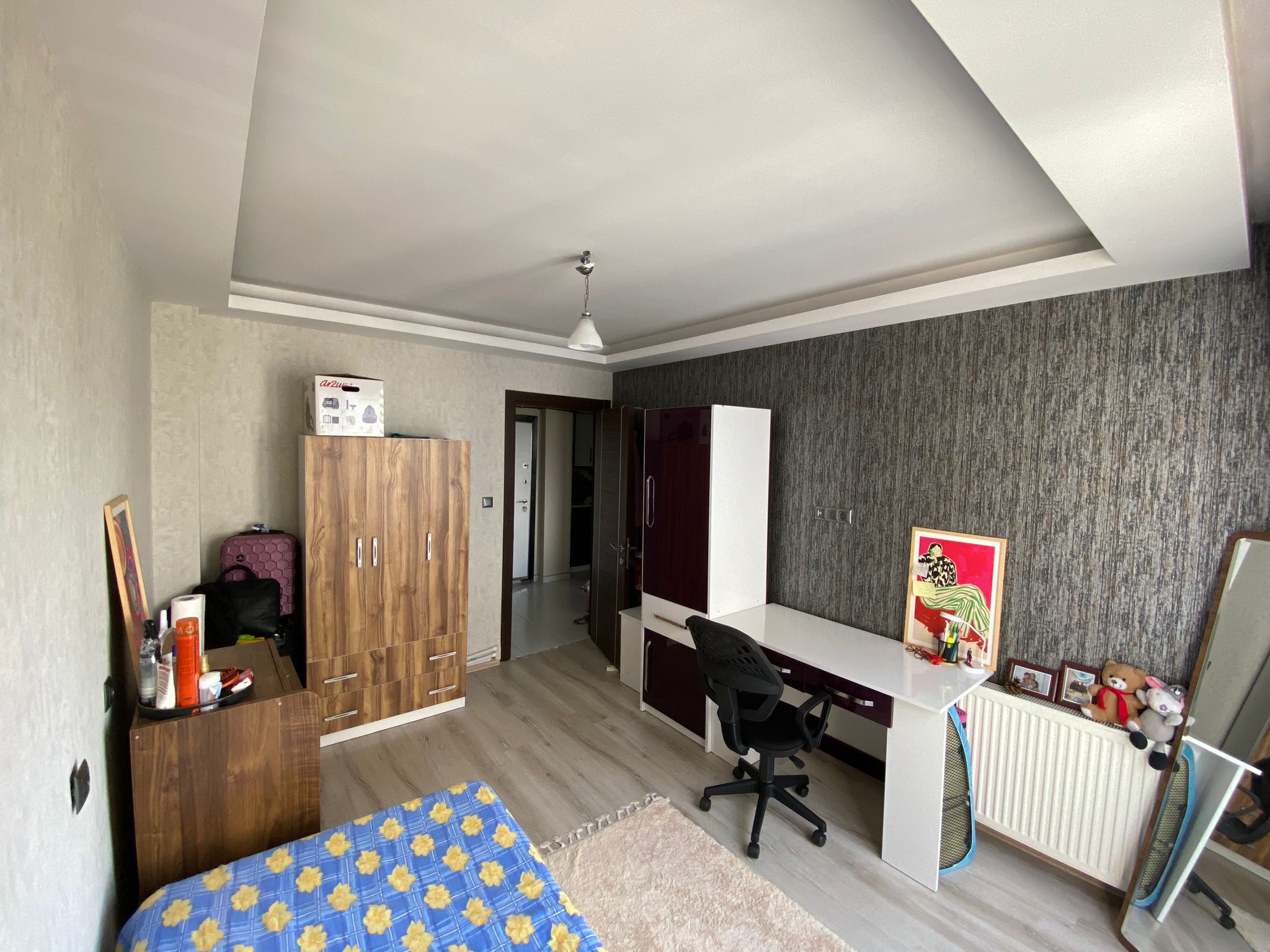 ERENLERDE MERKEZİ KONUMDA GENİŞ 2+0 SATILIK DAİRE