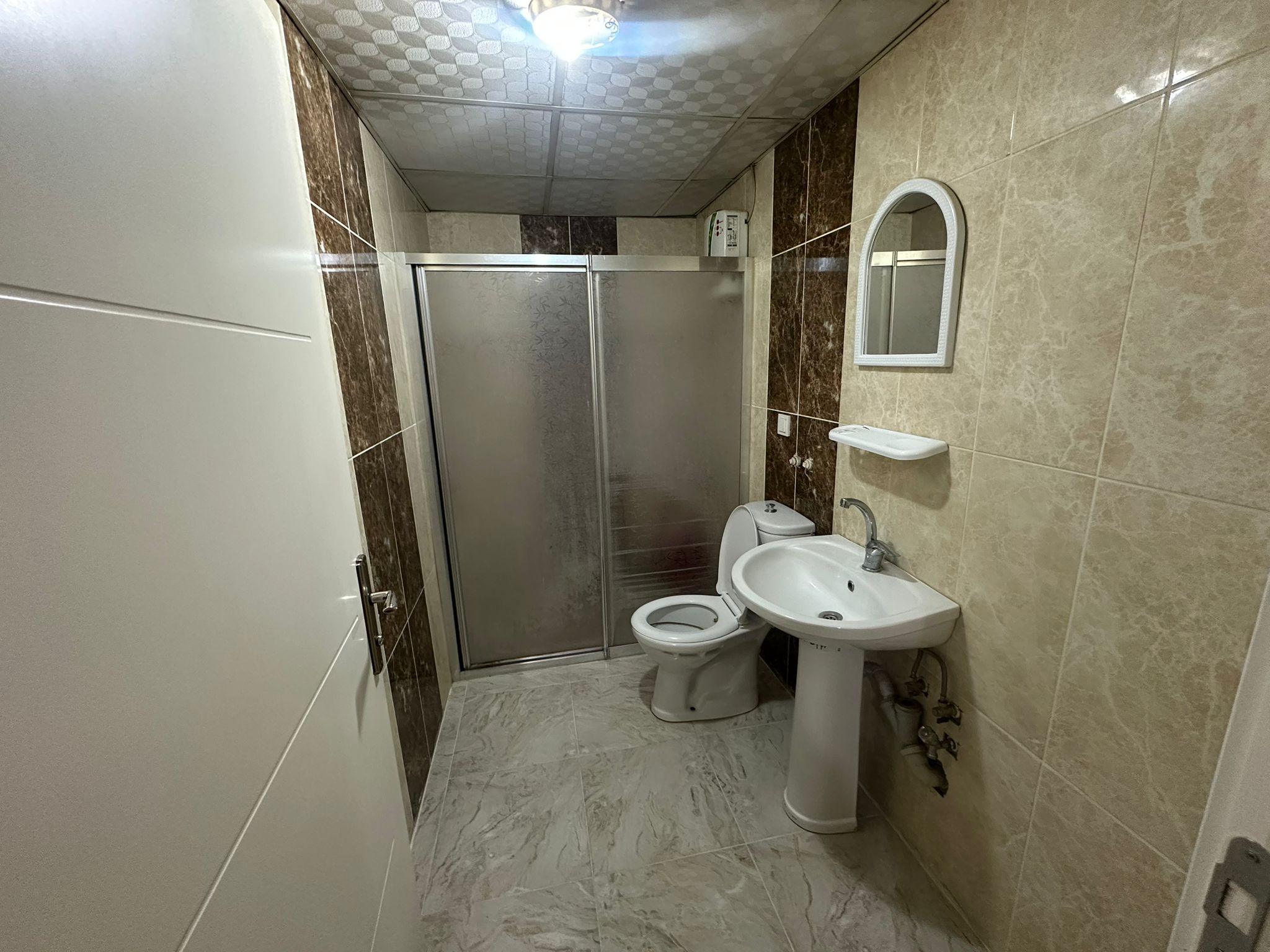 ERENLERDE MERKEZİ KONUMDA 2+0 GENİŞ KİRALIK DAİRE