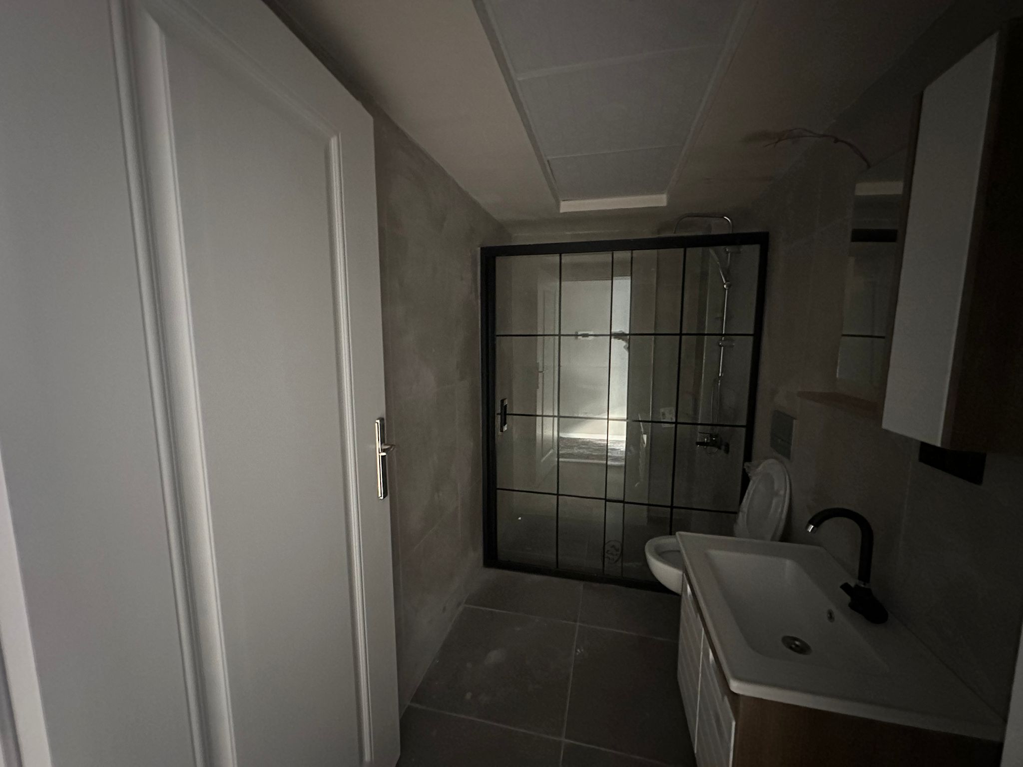 ERENLERDE MERKEZİ KONUMDA 1+1 KİRALIK SIFIR DAİRE