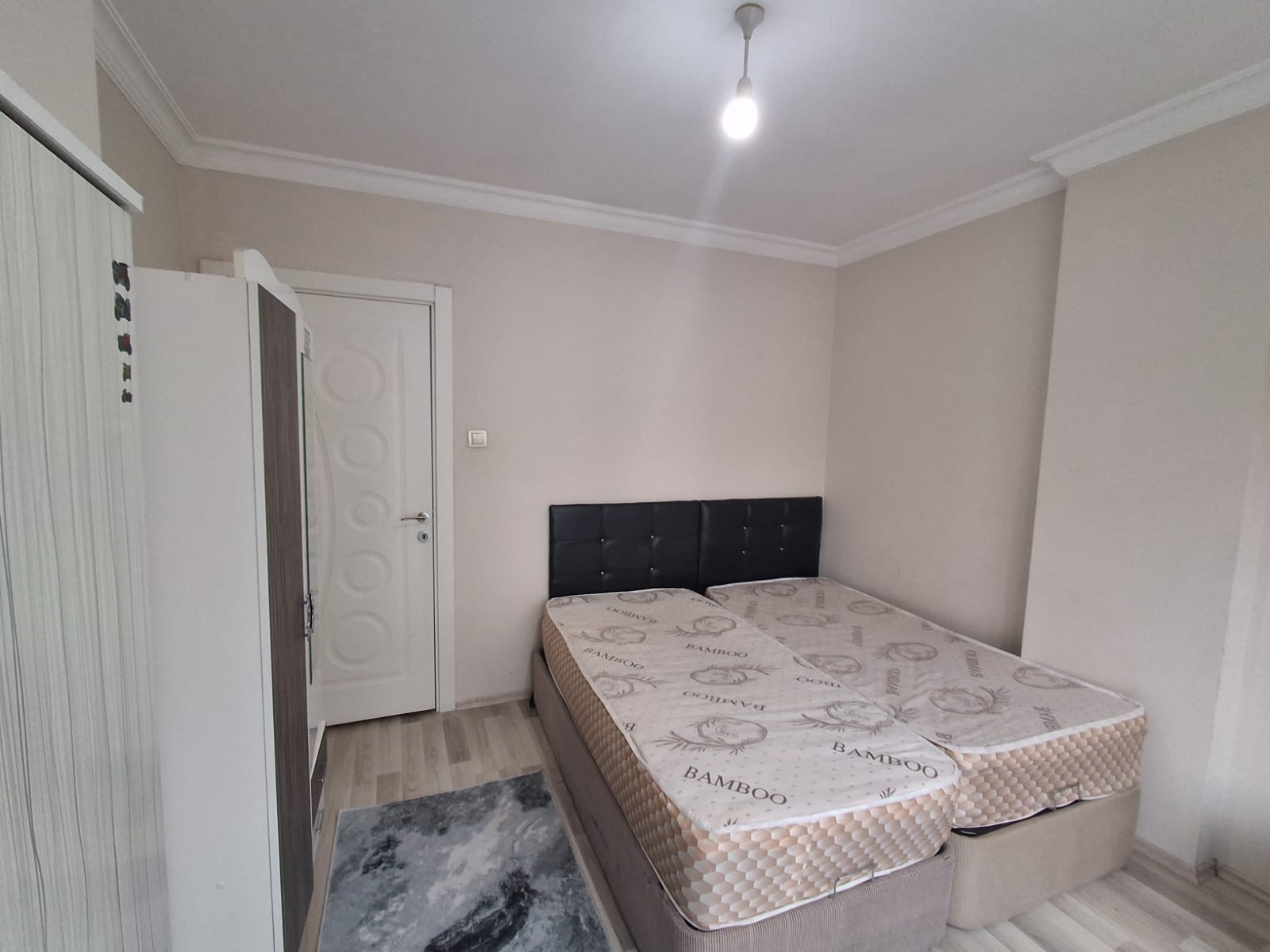 ERENLERDE 2+0 MERKEZİ KONUMDA TEMİZ KİRALIK DAİRE