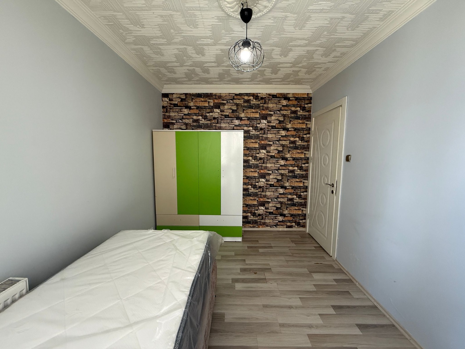 ERENLERDE MERKEZİ KONUMDA UYGUN FİYATLI 2+0 SATILIK DAİRE