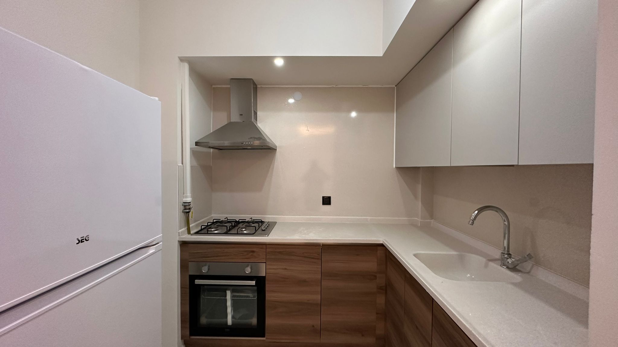 ERENLERDE LÜKS 2+1 MERKEZİ KONUMDA KİRALIK DAİRE