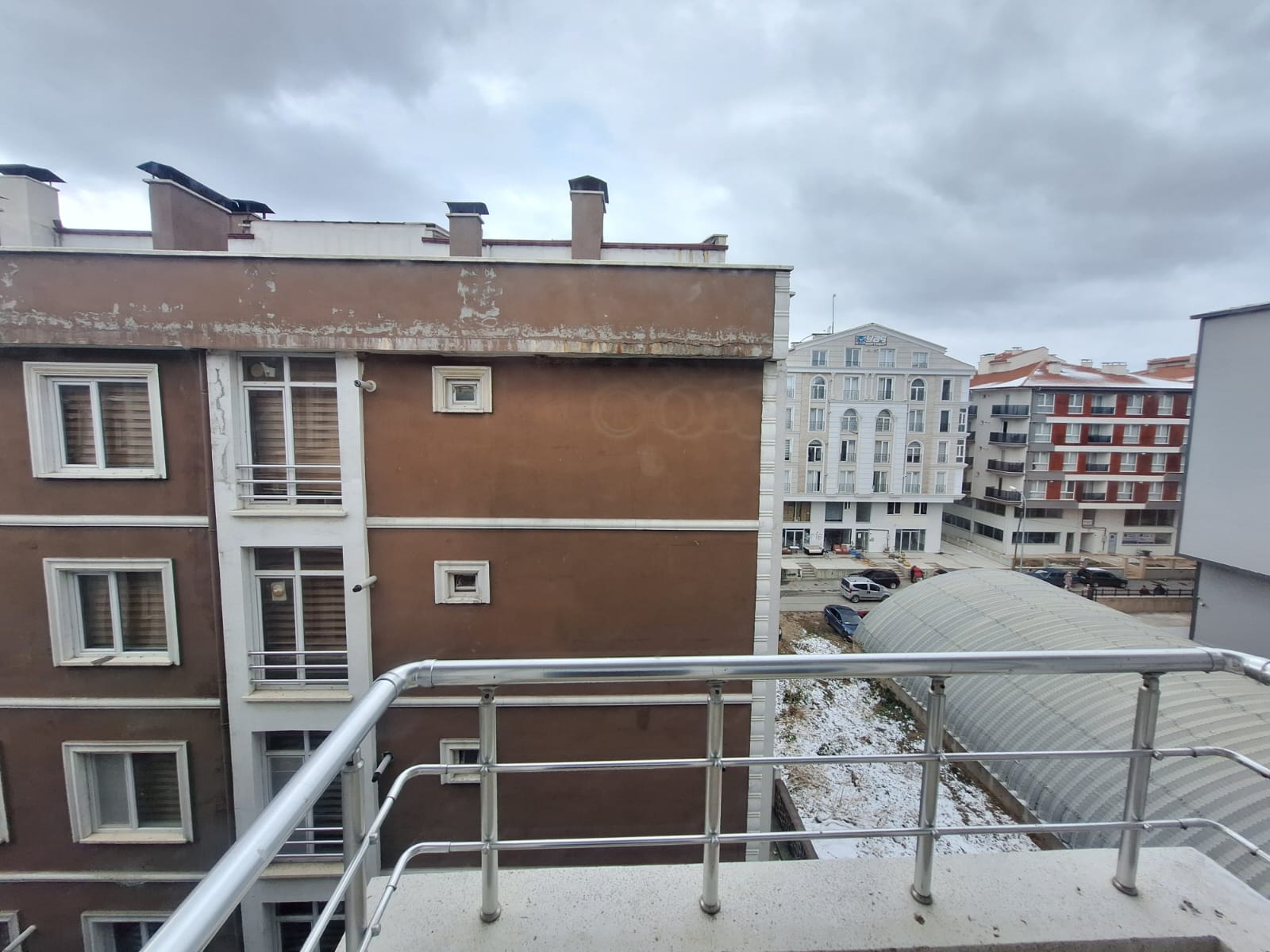 ERENLERDE 2+0 MERKEZİ KONUMDA SEVGİ YOLU ÜZERİNDE KİRALIK DAİRE