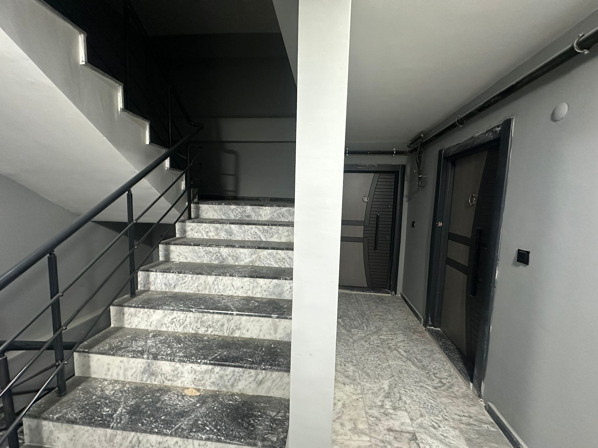 ERENLERDE MERKEZİ KONUMDA 1+1 KİRALIK SIFIR DAİRE