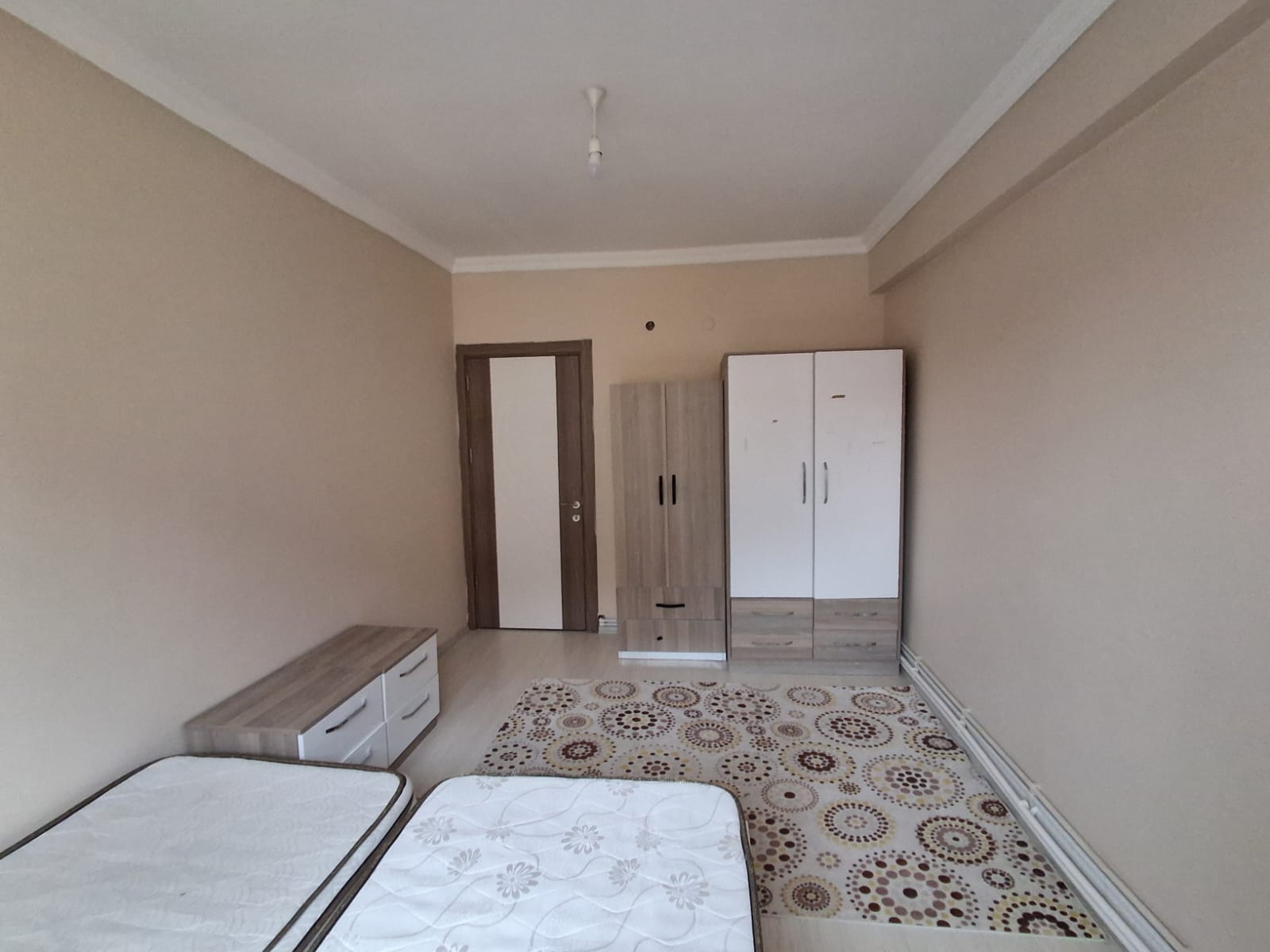 ERENLERDE EMNİYET KARAKOLU KARŞISINDA 2+0 GENİŞ KİRALIK DAİRE