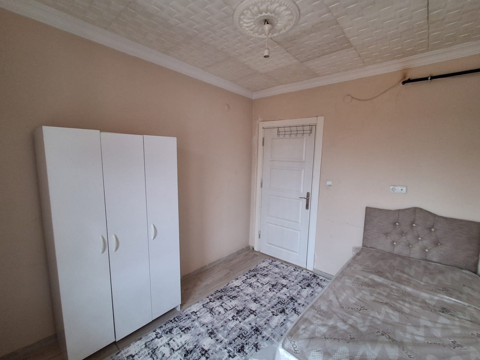 ERENLERDE 2+0 SEVGİ YOLUNDA MERKEZİ KONUMDA KİRALIK DAİRE