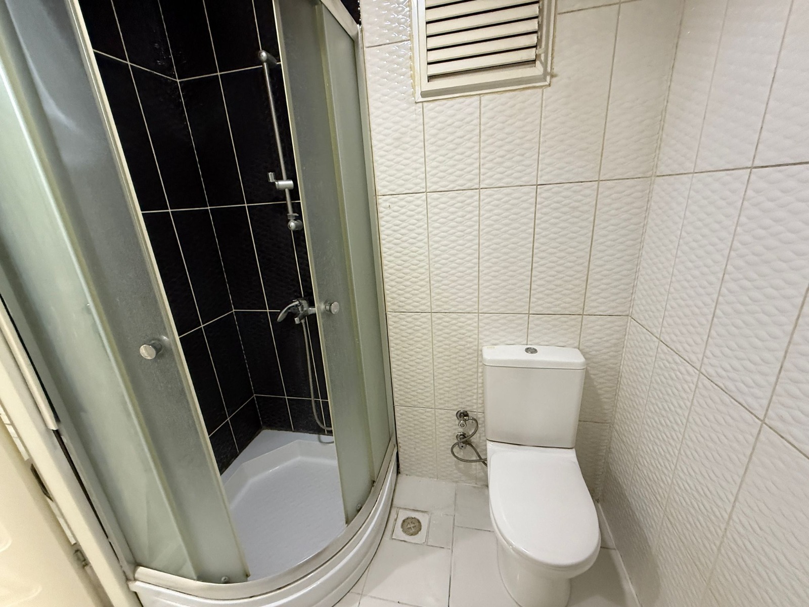 ERENLERDE MERKEZİ KONUMDA UYGUN FİYATLI 2+0 SATILIK DAİRE