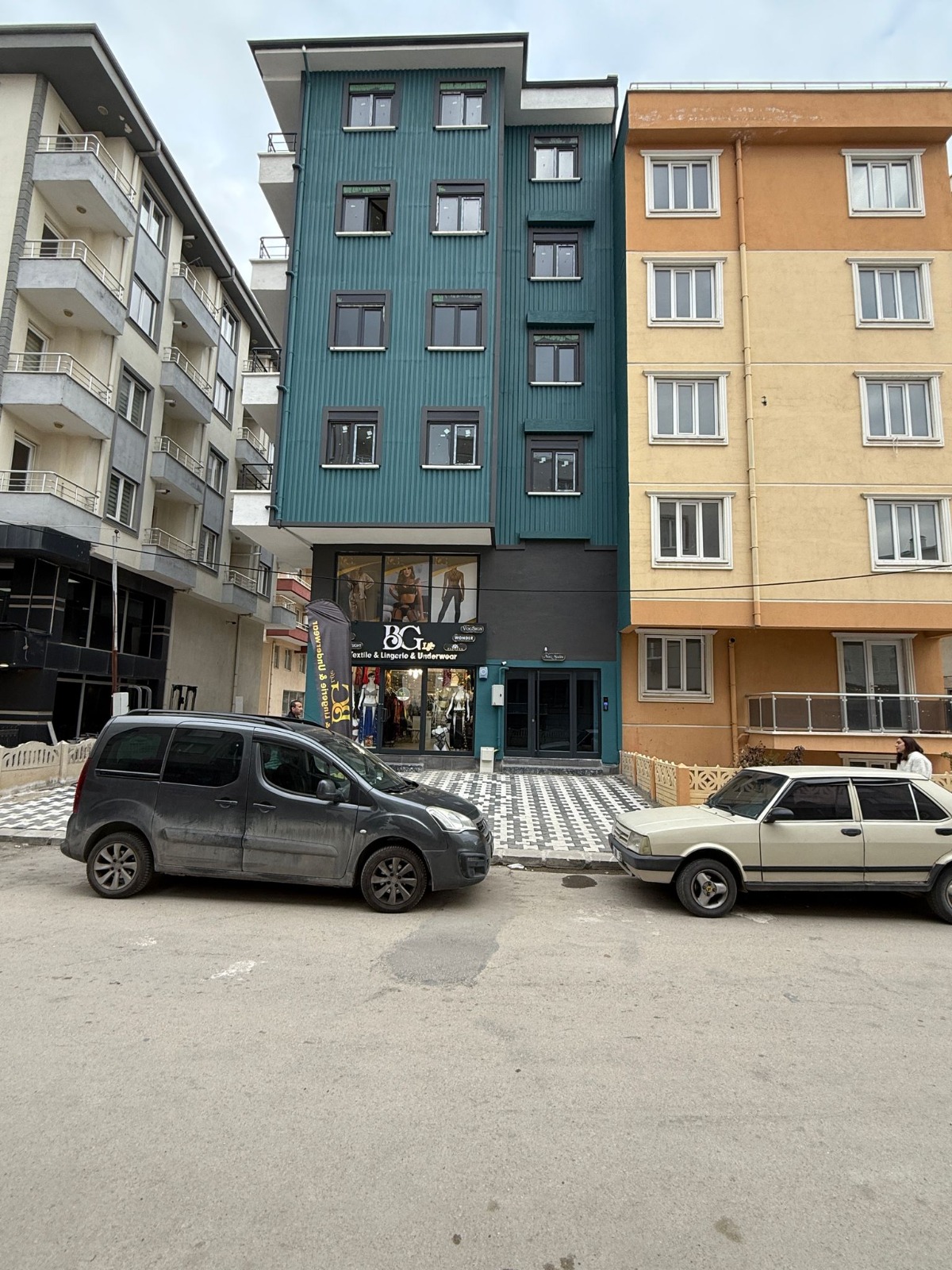 ERENLERDE YENİ YAPILI 2+0 LÜX SATILIK DAİRE