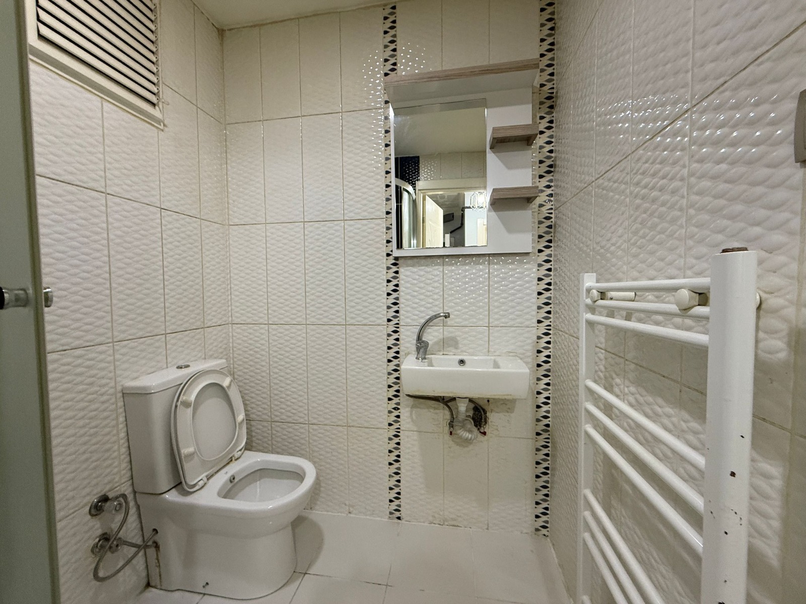 ERENLERDE MERKEZİ KONUMDA UYGUN FİYATLI 2+0 SATILIK DAİRE