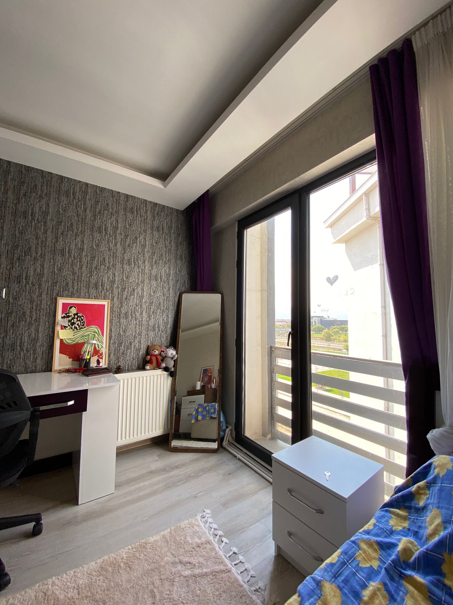 ERENLERDE MERKEZİ KONUMDA GENİŞ 2+0 SATILIK DAİRE