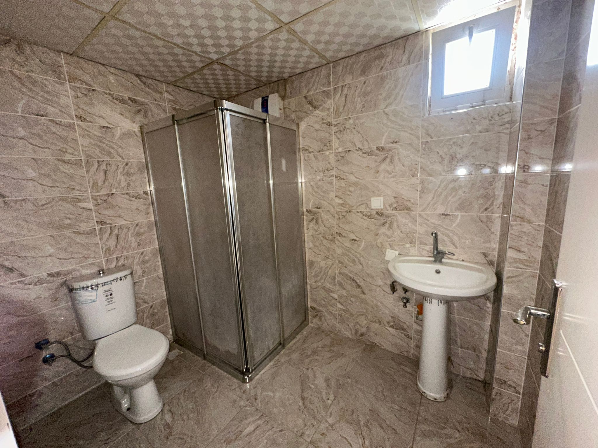 ERENLERDE MERKEZİ KONUMDA GENİŞ 2+0 KİRALIK DAİRE