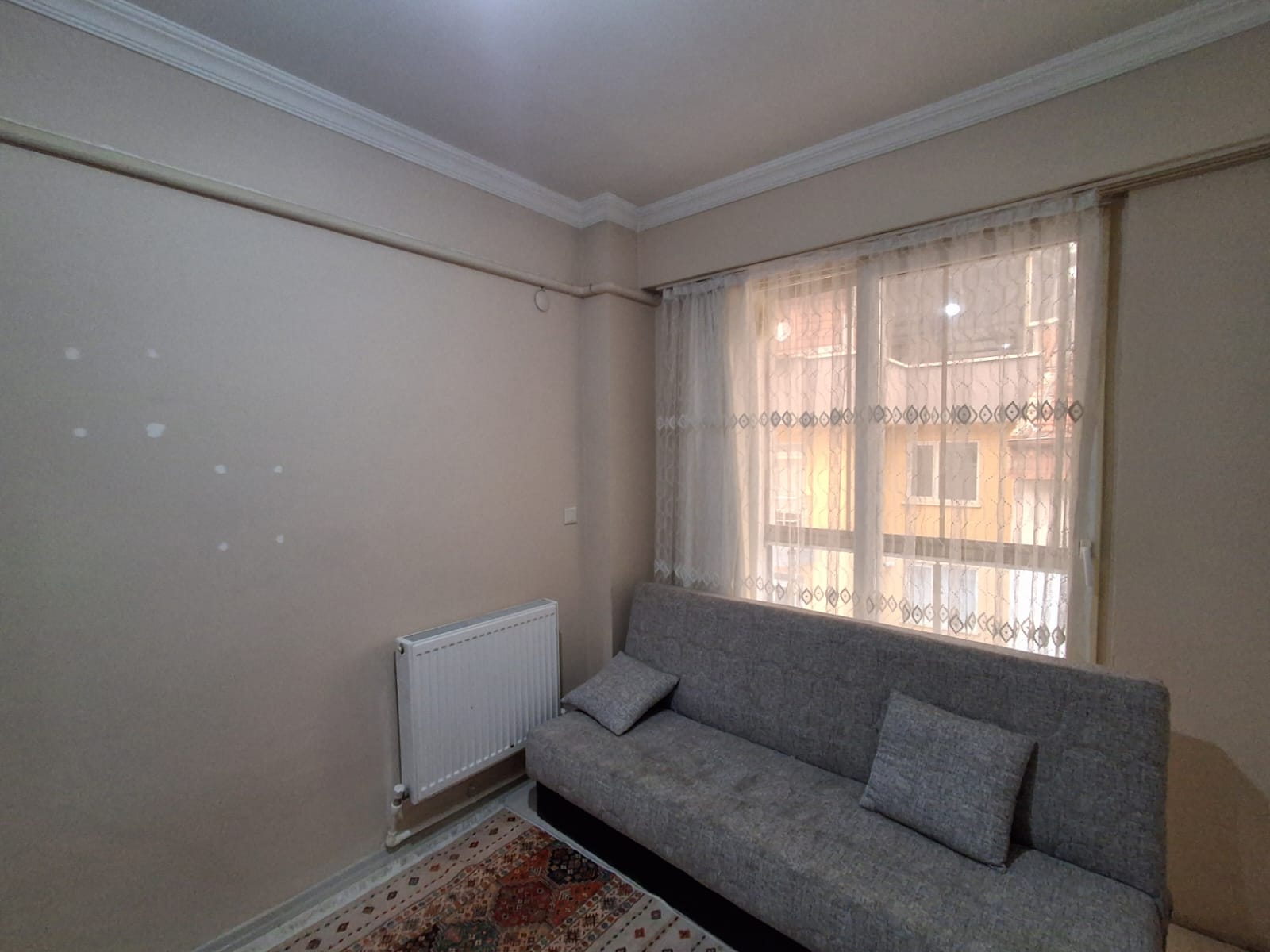 ERENLERDE EMNİYET KARAKOLU KARŞISINDA 2+0 GENİŞ KİRALIK DAİRE