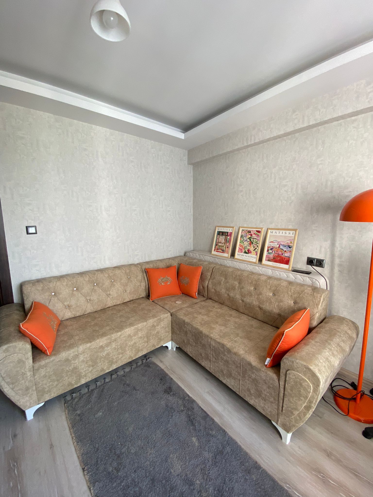 ERENLERDE MERKEZİ KONUMDA GENİŞ 2+0 SATILIK DAİRE