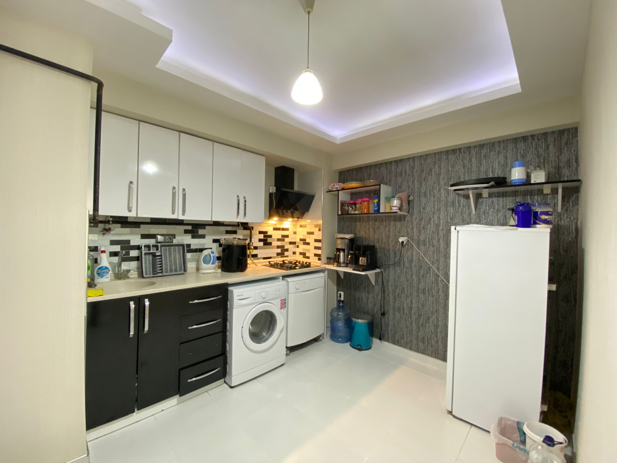 ERENLERDE MERKEZİ KONUMDA GENİŞ 2+0 SATILIK DAİRE