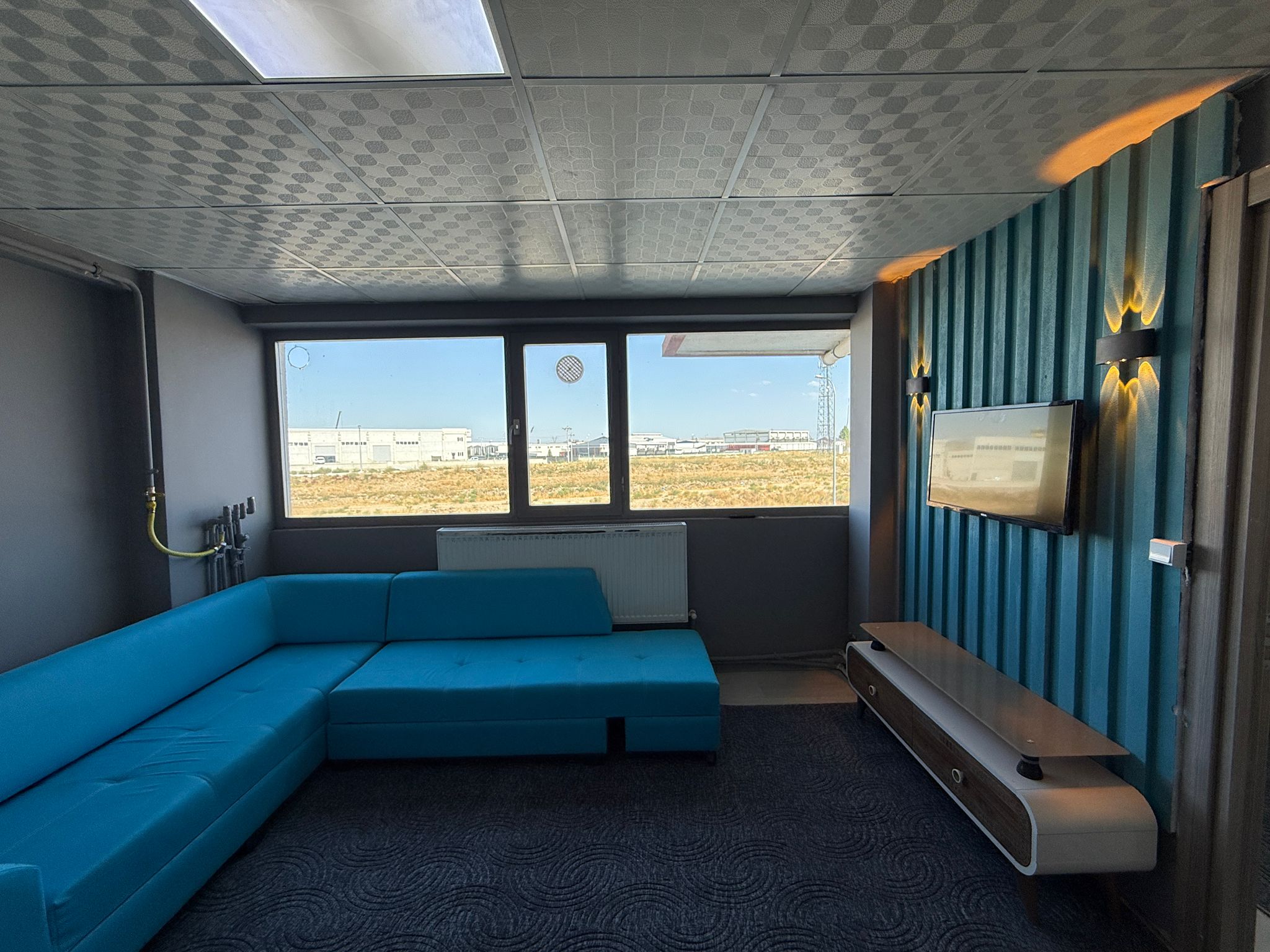 ERENLERDE 2+1 GENİŞ YENİ EŞYALI KİRALIK DAİRE