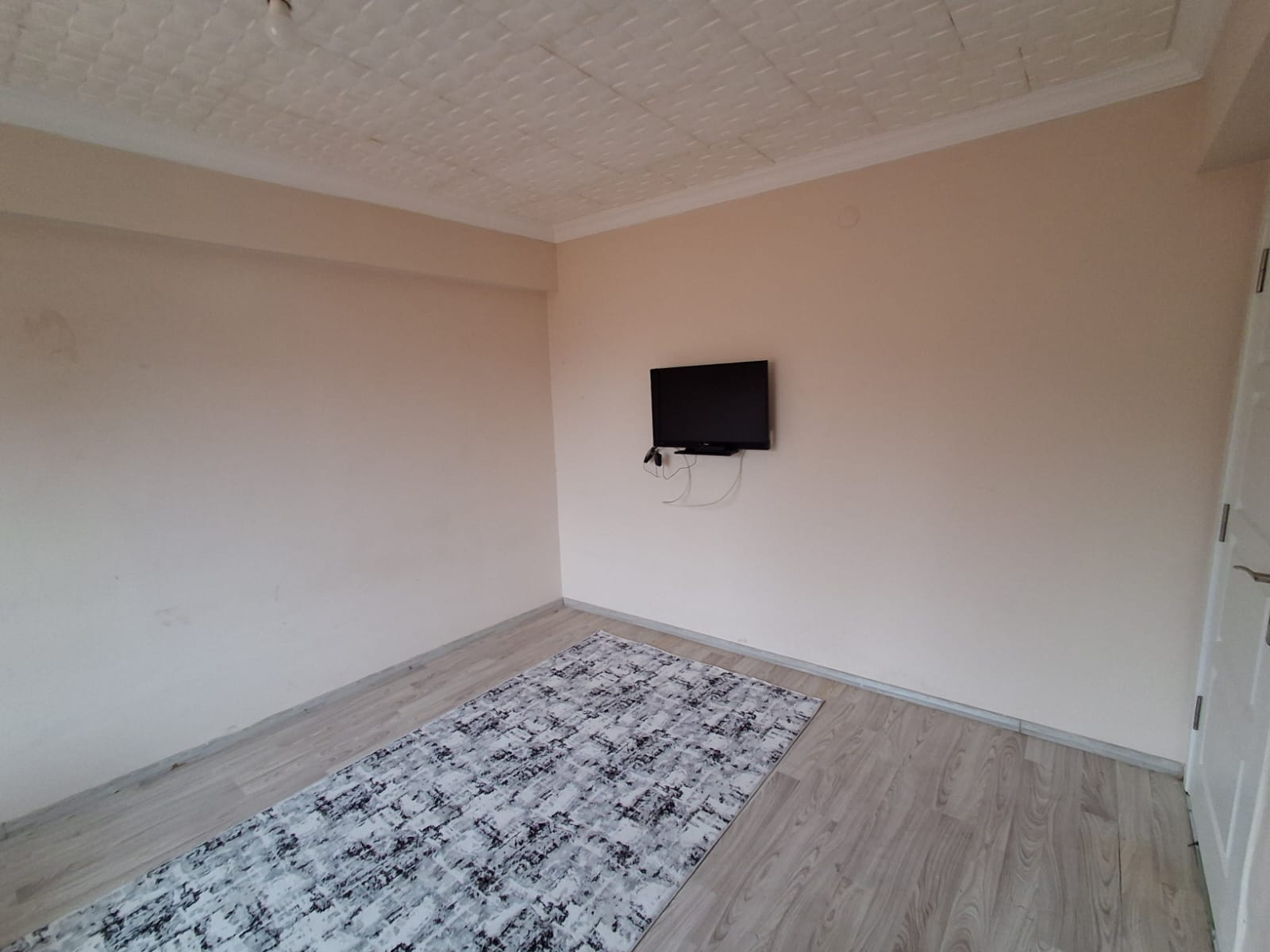 ERENLERDE 2+0 SEVGİ YOLUNDA MERKEZİ KONUMDA KİRALIK DAİRE