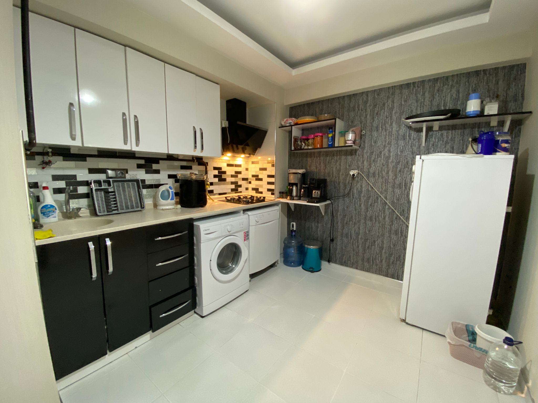 ERENLERDE MERKEZİ KONUMDA GENİŞ 2+0 SATILIK DAİRE