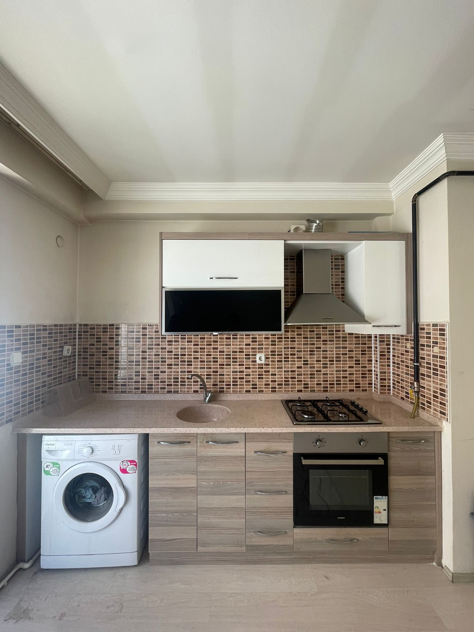 ERENLERDE 1+1 MERKEZİ KONUMDA KİRALIK DAİRE