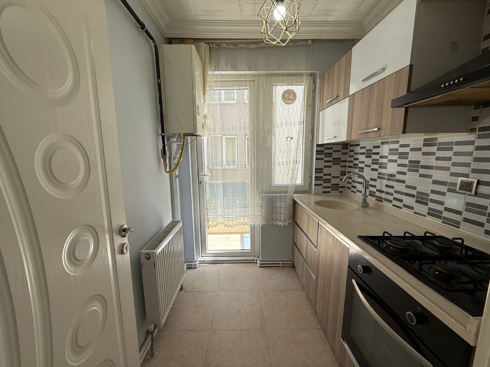 ERENLERDE MERKEZİ KONUMDA UYGUN FİYATLI 2+0 SATILIK DAİRE