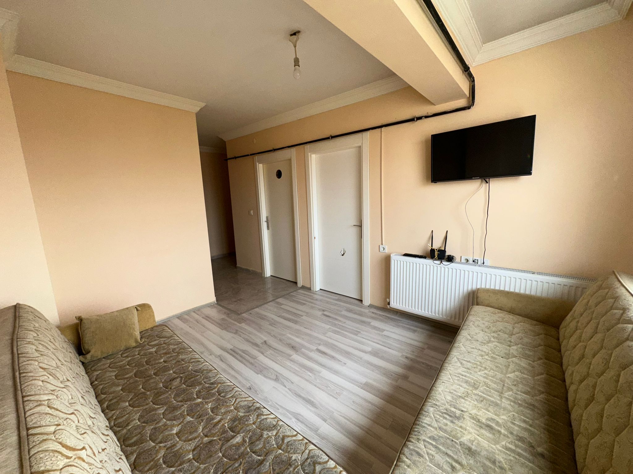 ERENLERDE MERKEZİ KONUMDA GENİŞ 2+0 KİRALIK DAİRE