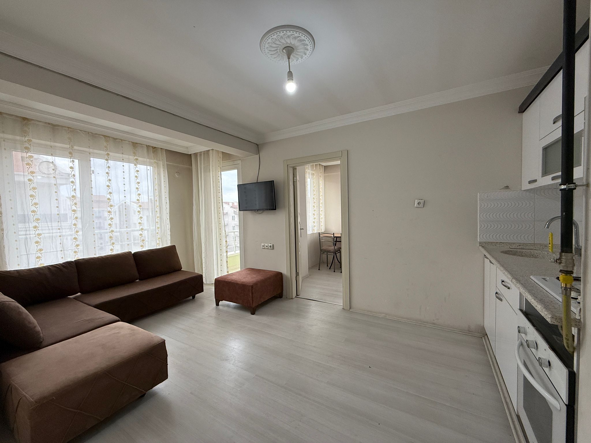 ERENLERDE 2+1 MERKEZİ KONUMDA TEMİZ KİRALIK DAİRE