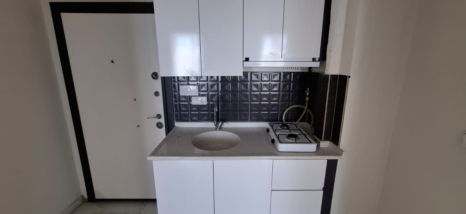 ERENLERDE VETERİNERLİK KARŞISINDA 2+0 TEMİZ KİRALIK DAİRE