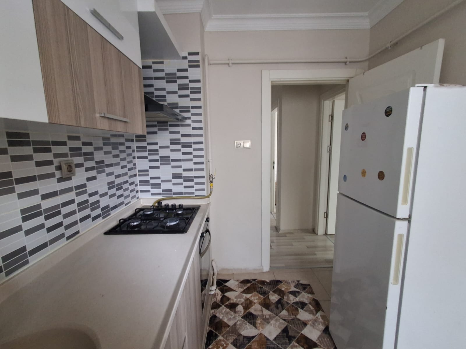 ERENLERDE 2+0 MERKEZİ KONUMDA TEMİZ KİRALIK DAİRE