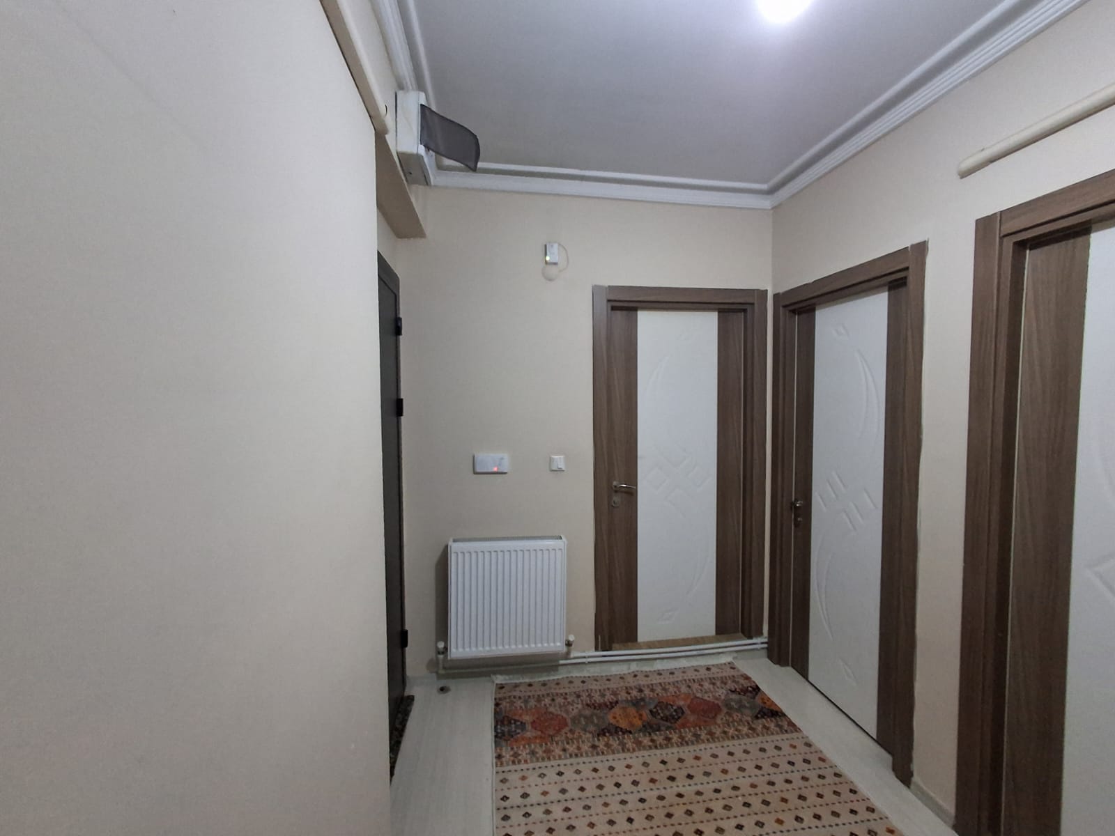 ERENLERDE EMNİYET KARAKOLU KARŞISINDA 2+0 GENİŞ KİRALIK DAİRE