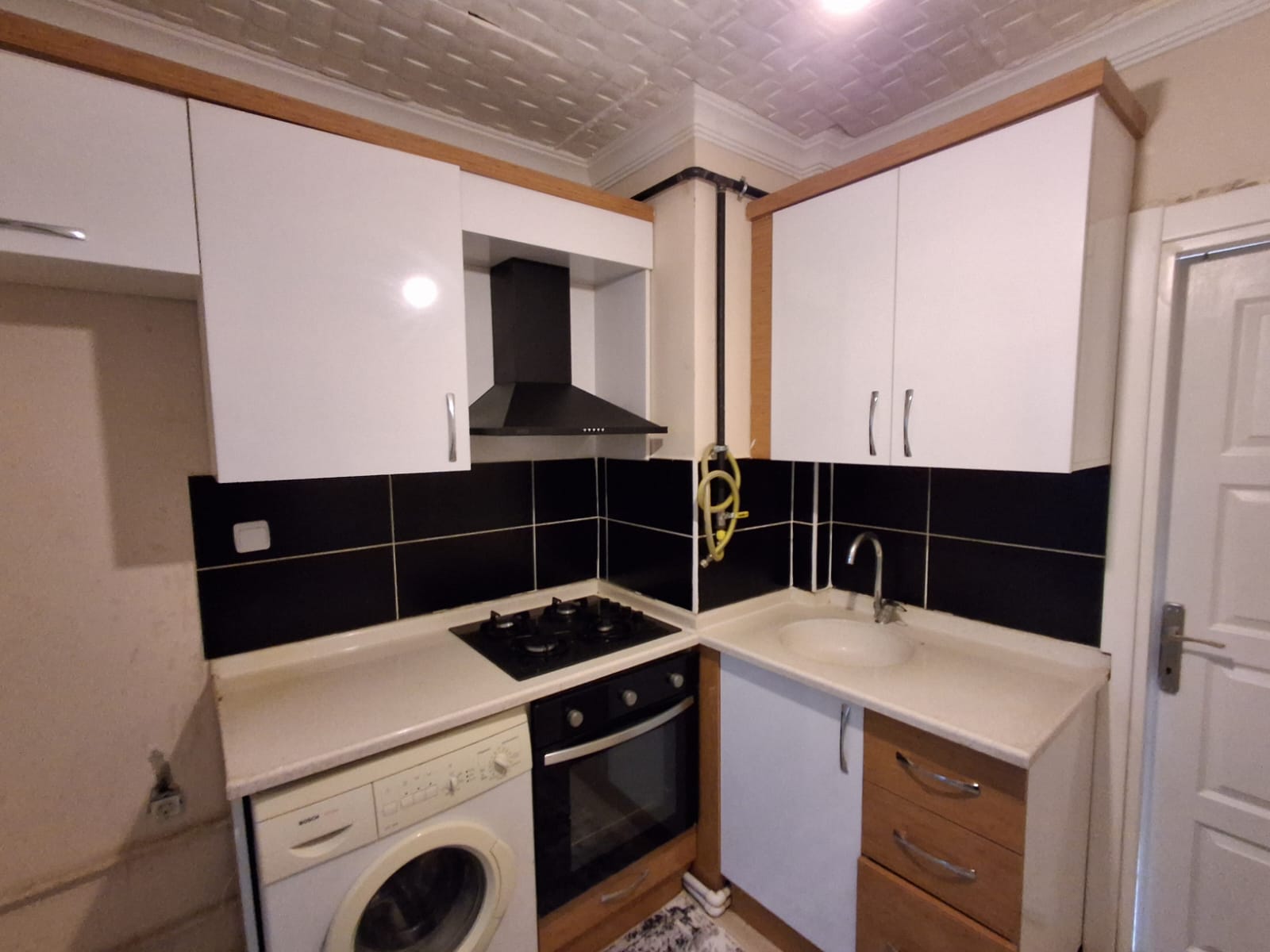 ERENLERDE 2+0 SEVGİ YOLUNDA MERKEZİ KONUMDA KİRALIK DAİRE