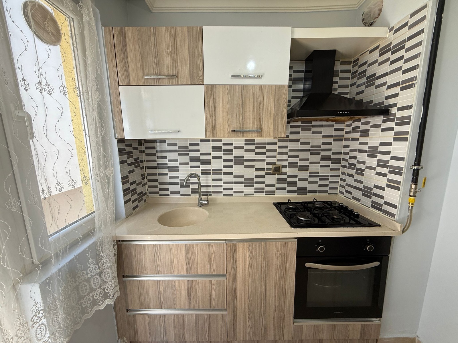 ERENLERDE MERKEZİ KONUMDA UYGUN FİYATLI 2+0 SATILIK DAİRE