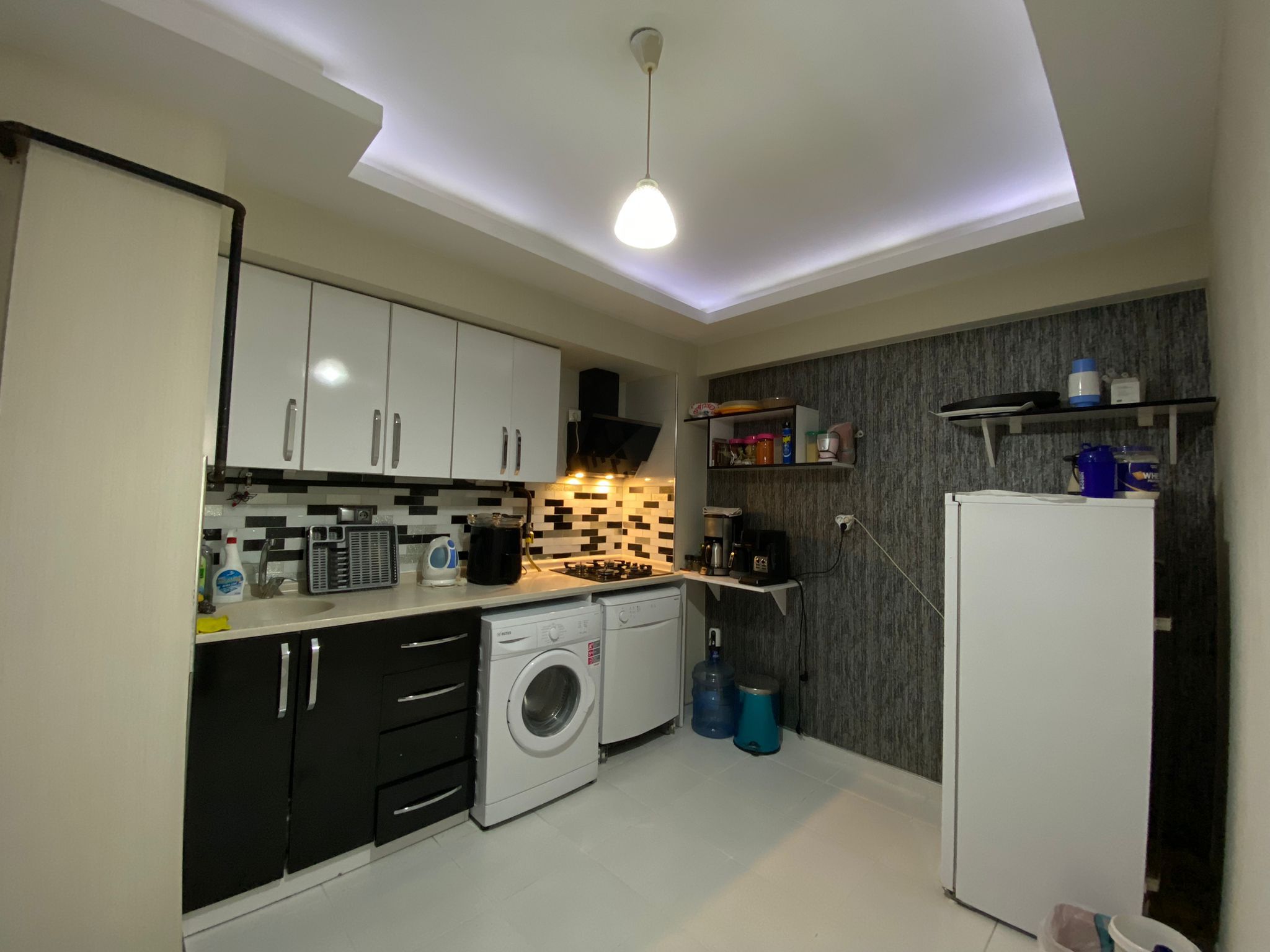 ERENLERDE MERKEZİ KONUMDA GENİŞ 2+0 SATILIK DAİRE