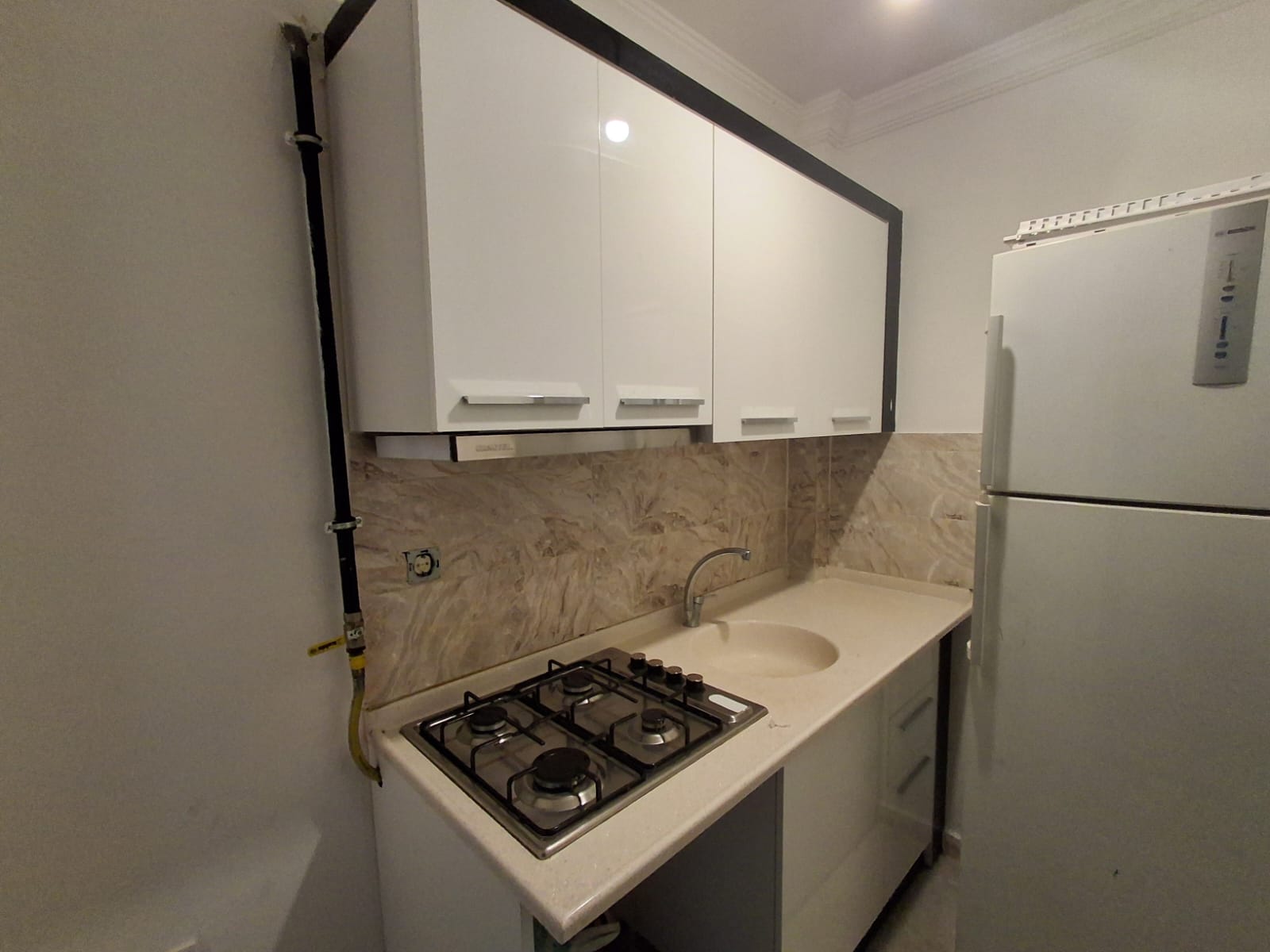 ERENLERDE MERKEZİ KONUMDA 2+0 KİRALIK DAİRE