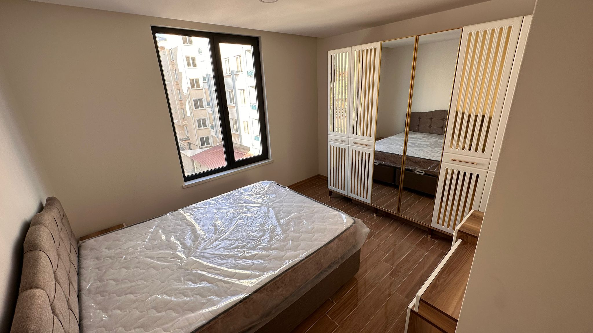 ERENLERDE LÜKS 2+1 MERKEZİ KONUMDA KİRALIK DAİRE